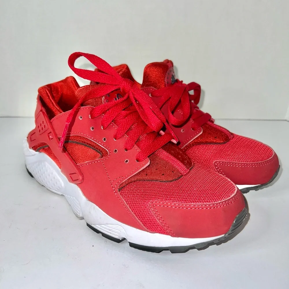 Nike Air Huarache Tennis Shoes - Picture 1 of 13